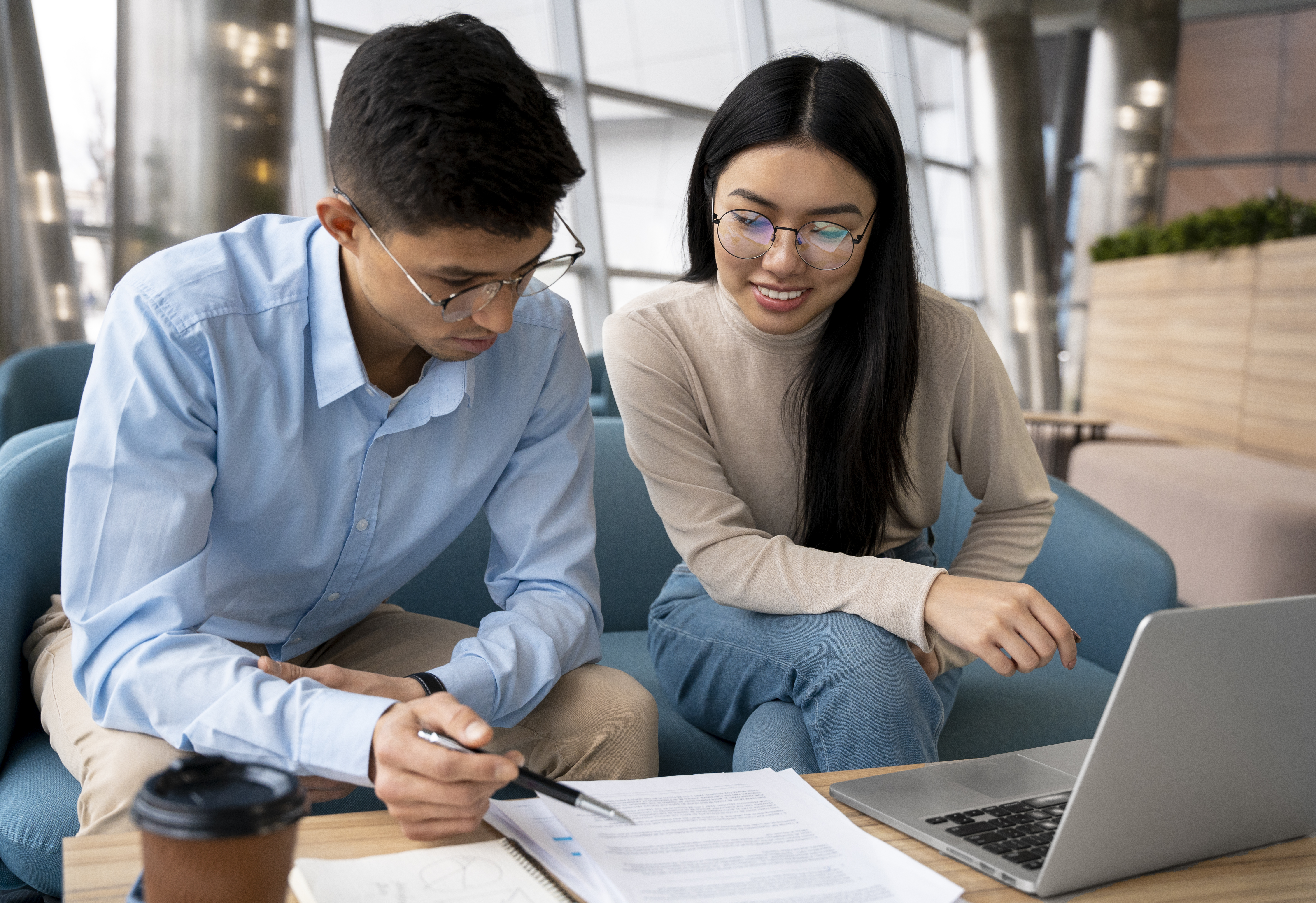 Advisor with student